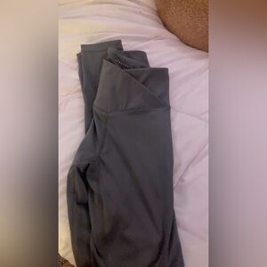 grey leggings / yoga pants